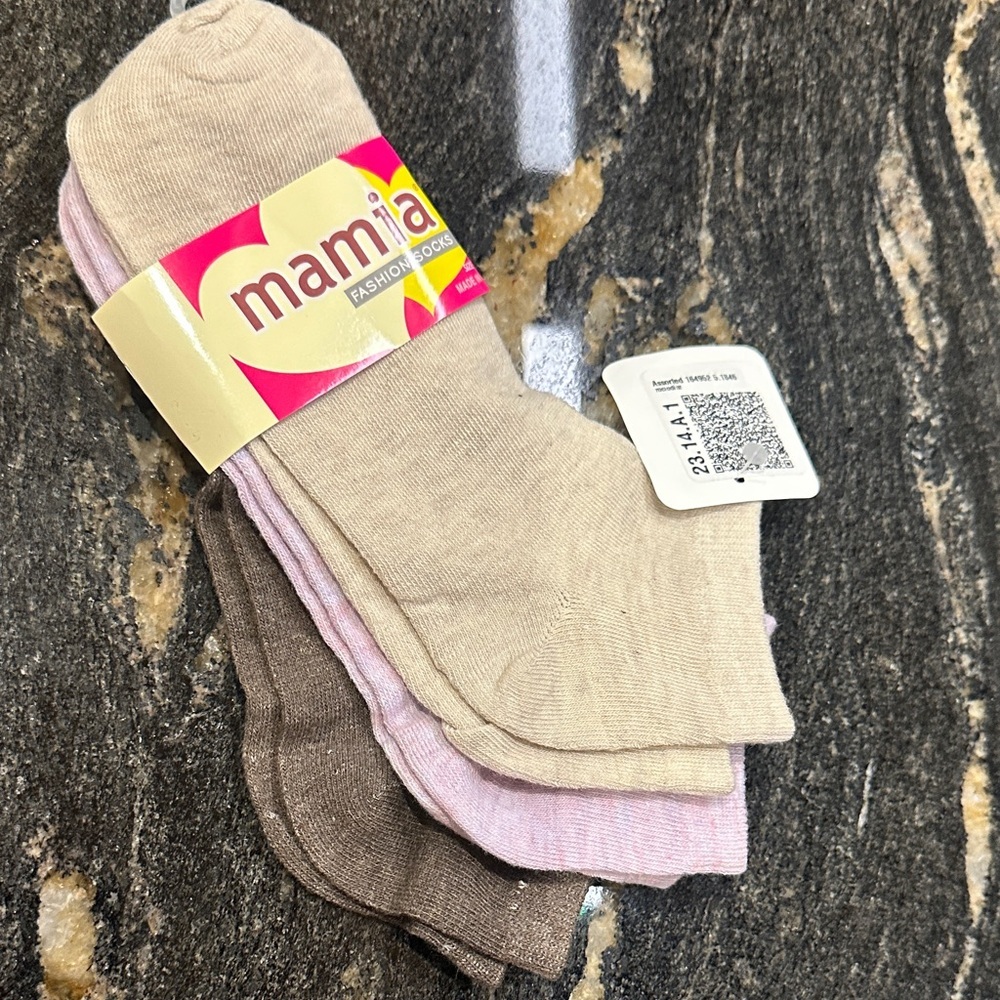 Mamia Women's Beige and Light Pink and Brown Ankle Socks set of three.